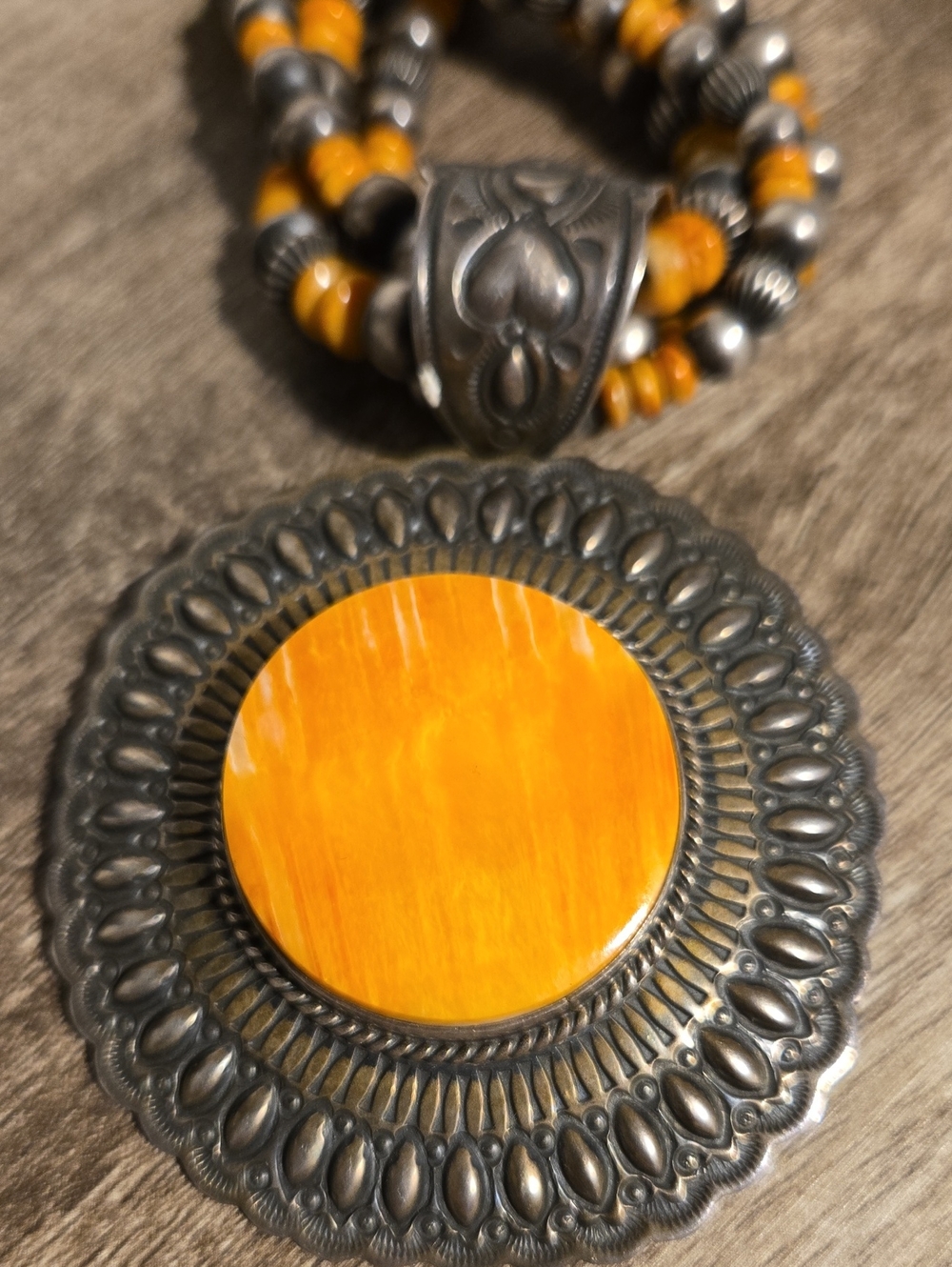 Authentic D. Becenti Navajo Multi-Strand Spiny Oyster & Navajo Pearl Medallion - Picture 3 of 8